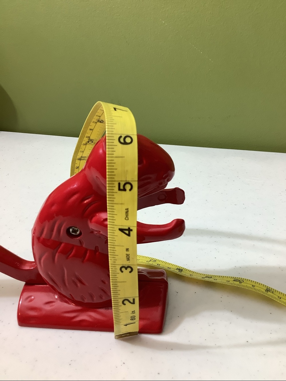 Red metal squirrel nutcracker - Picture 7 of 8